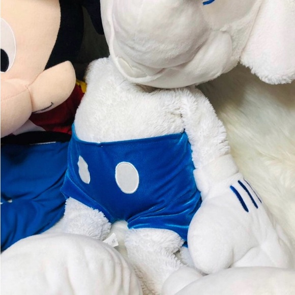 28” Disney Store Retired Giant Holiday Mickey + Winter White Mickey Mouse - Picture 3 of 12